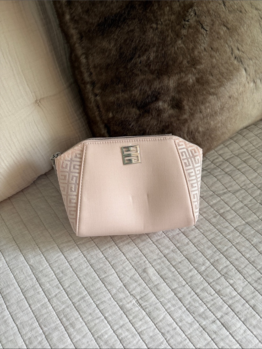 Givenchy parfums blush pink cosmetic travel make up zipper, small case